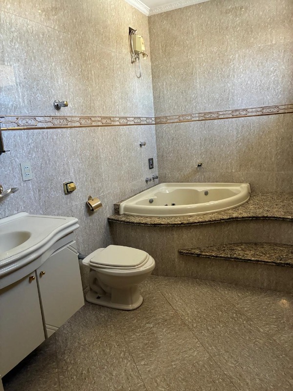 Sobrado para aluguel no Vila Bressani: Suíte 