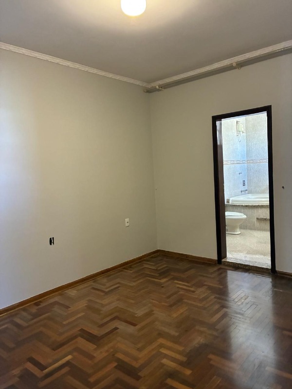 Sobrado para aluguel no Vila Bressani: 