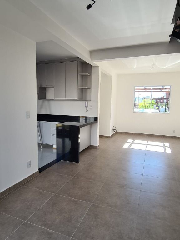 Casa à venda no Balneario Tropical: 