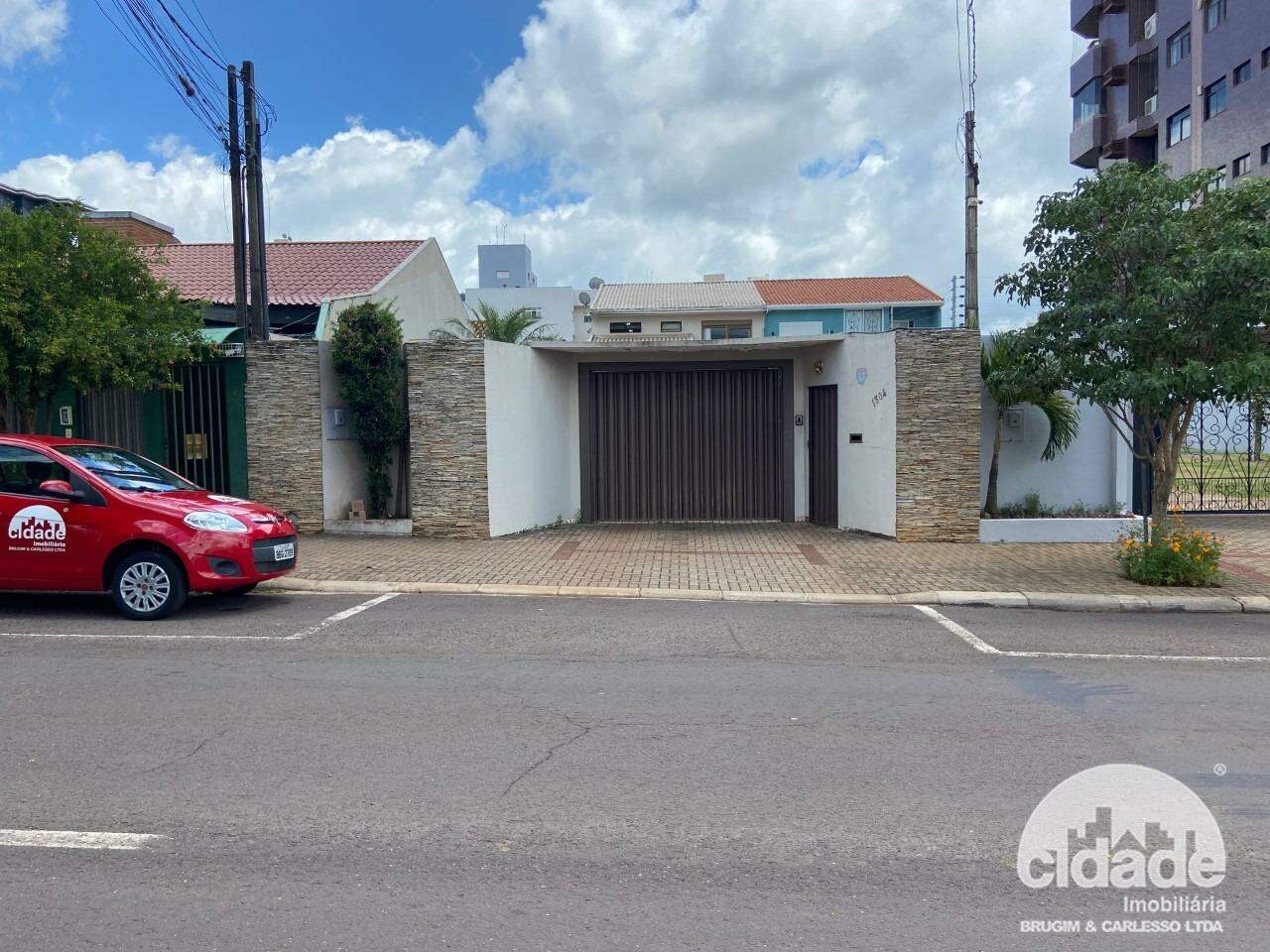 Sobrado à venda, 3 suítes, 4 vagas, Centro – Cascavel/Pr