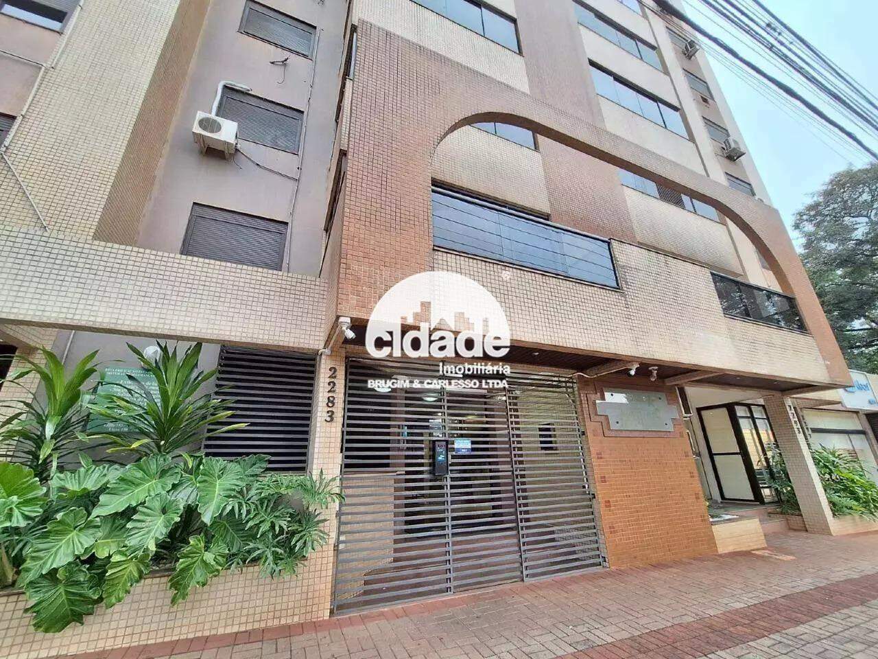 Apartamento Semi mobiliado no Edifício Anthares! Localização privilegiada, no centro da Cidade.