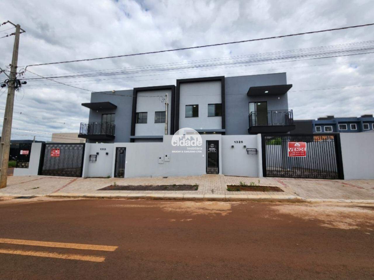 Sobrado a venda, 02 quartos, 01 suíte, 01 vaga, Floresta – Cascavel/PR