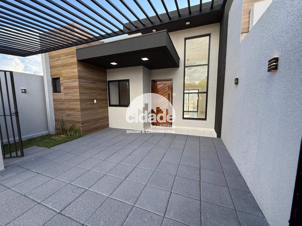 Bela casa à venda no bairro Coqueiral, em Cascavel /PR