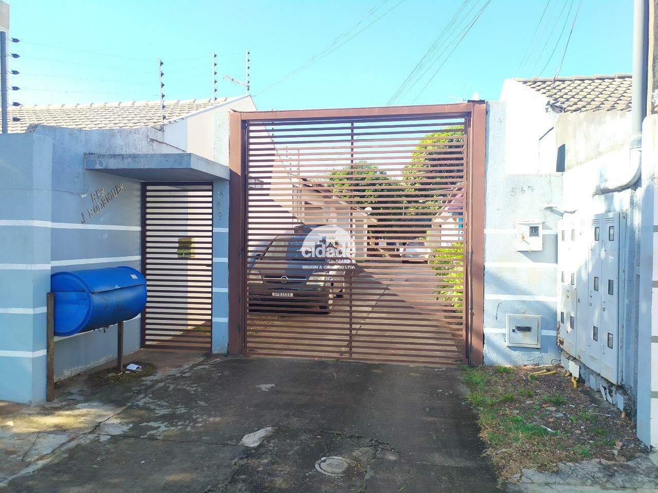 Casa à venda, com 2 quartos e 1 vaga de garagem, no bairro Esmeralda.
