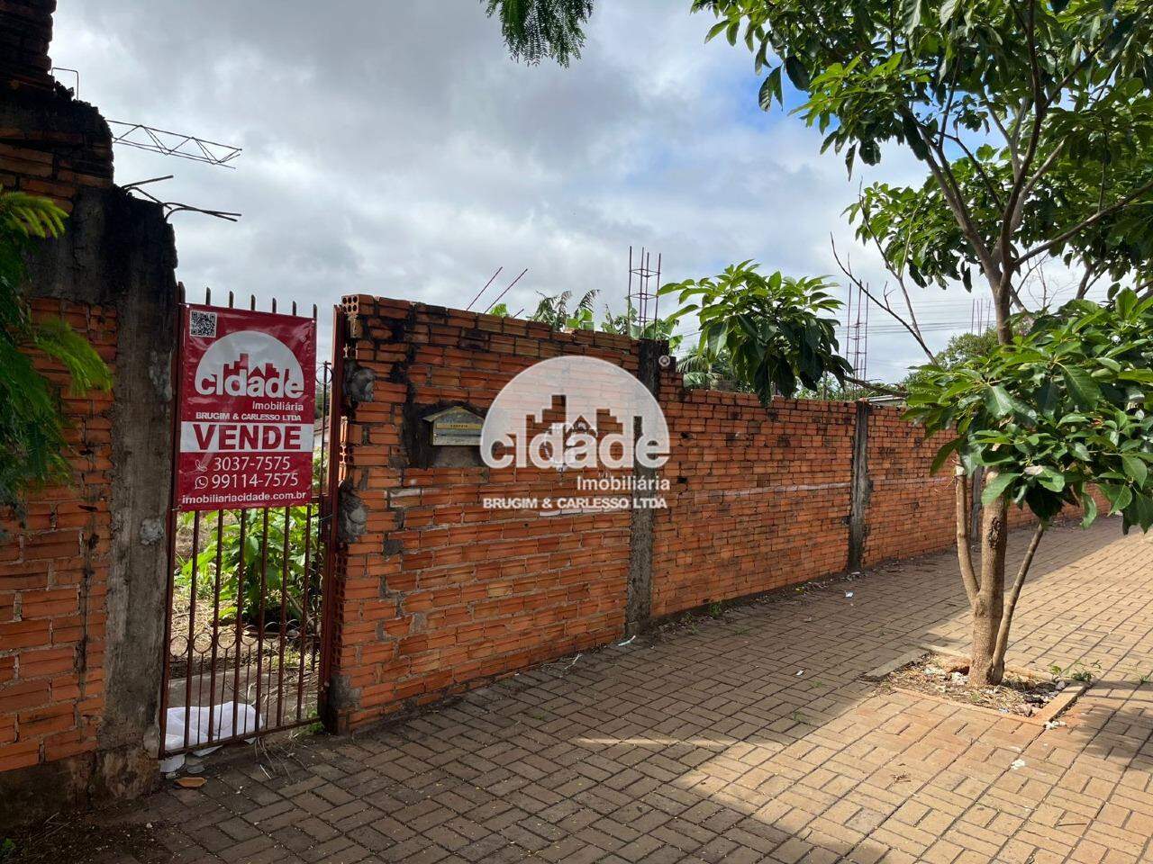 Terreno à venda, 1 quarto, Interlagos – Cascavel/Pr