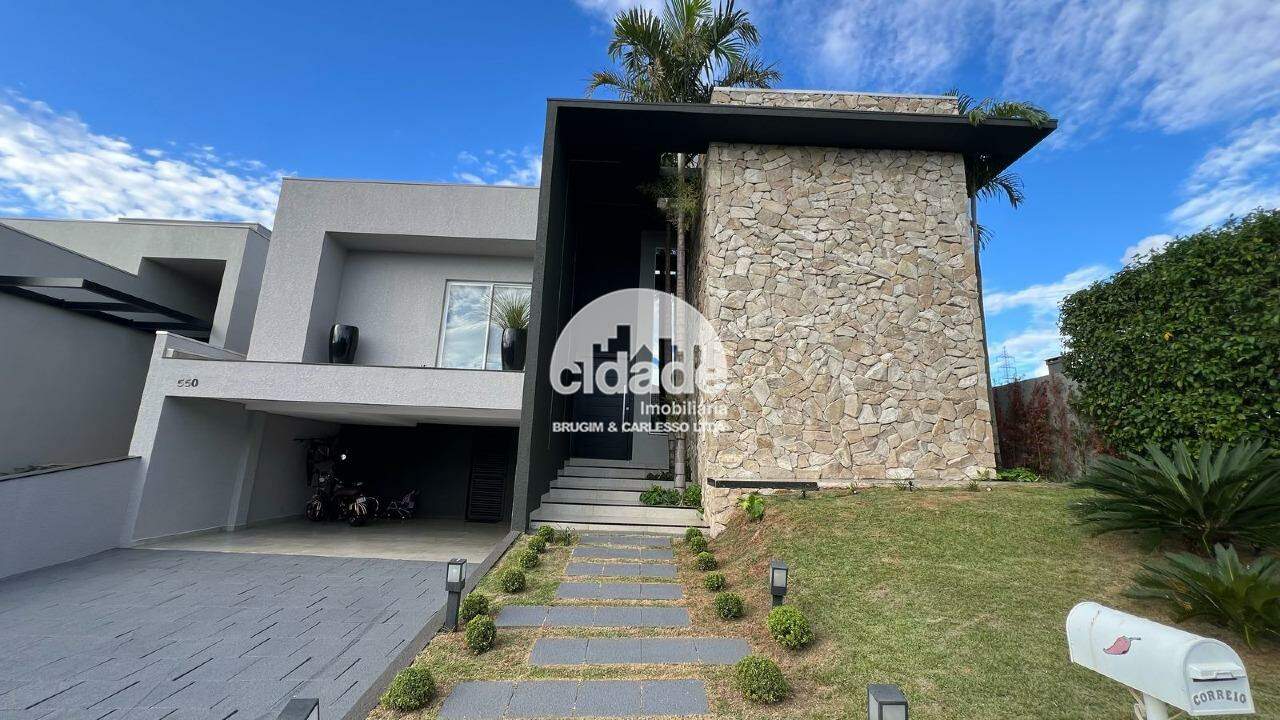 Sobrado à venda, 2 quartos, 2 suítes, 4 vagas, Fag – Cascavel/Pr