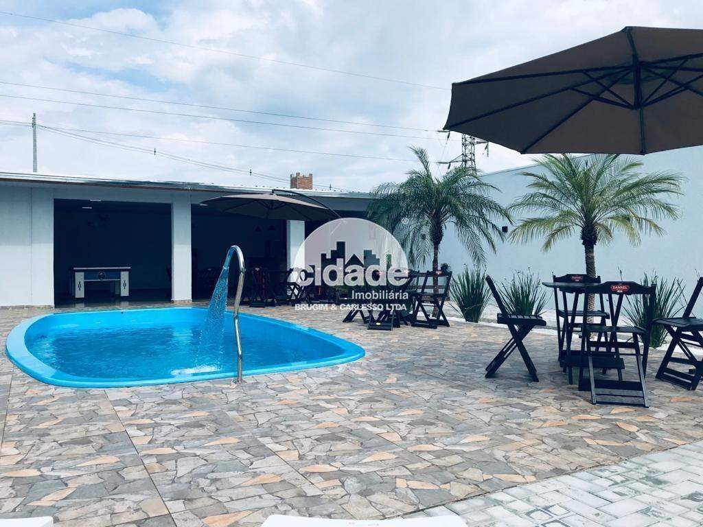 Imóvel com piscina à venda, no bairro Interlagos, em Cascavel/PR.