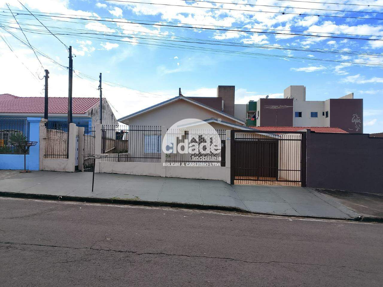 Casa residencial à venda, 2 quartos – 3 Kitinetes – Fundos -Região do Lago – Cascavel/Pr