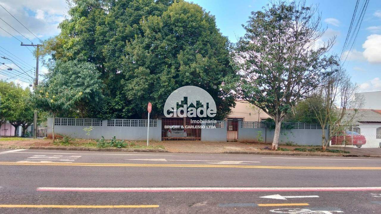 Terreno de esquina à venda no Centro, em Cascavel/PR