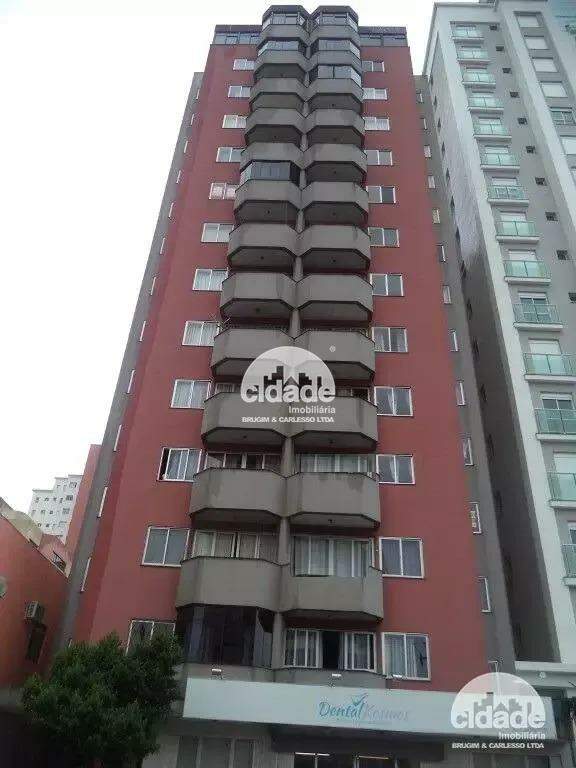 Duplex semimobilíado no centro