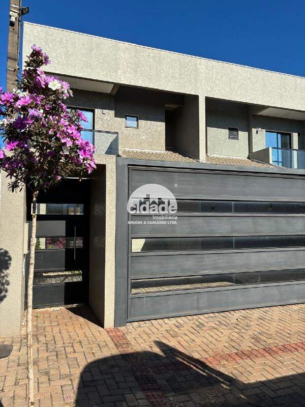 Sobrado Com Área Gourmet e Piscina