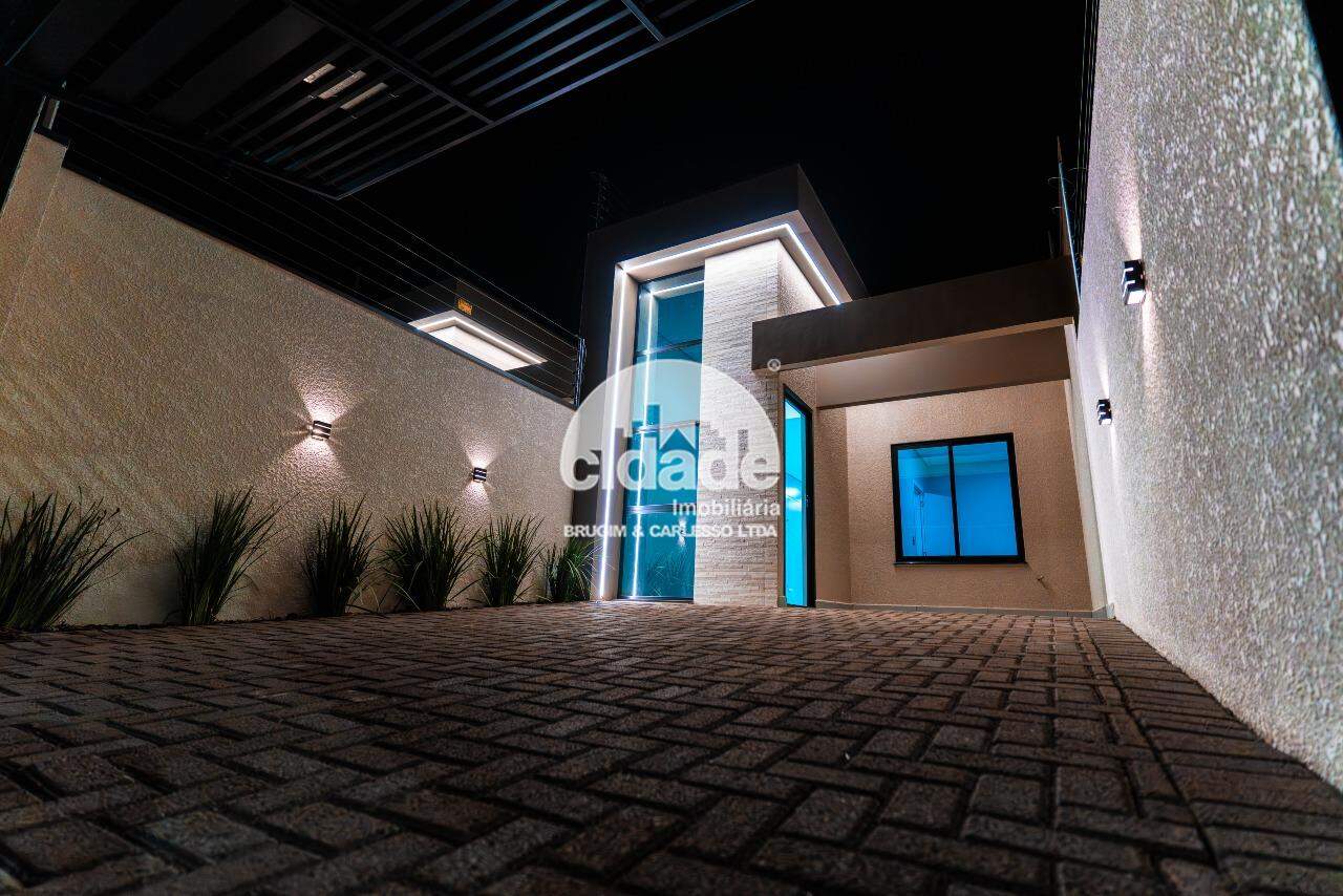 Casa à venda com 1 suíte, mais 1 quarto, com 2 vagas de garagem, no Bairro Siena, em Cascavel/PR