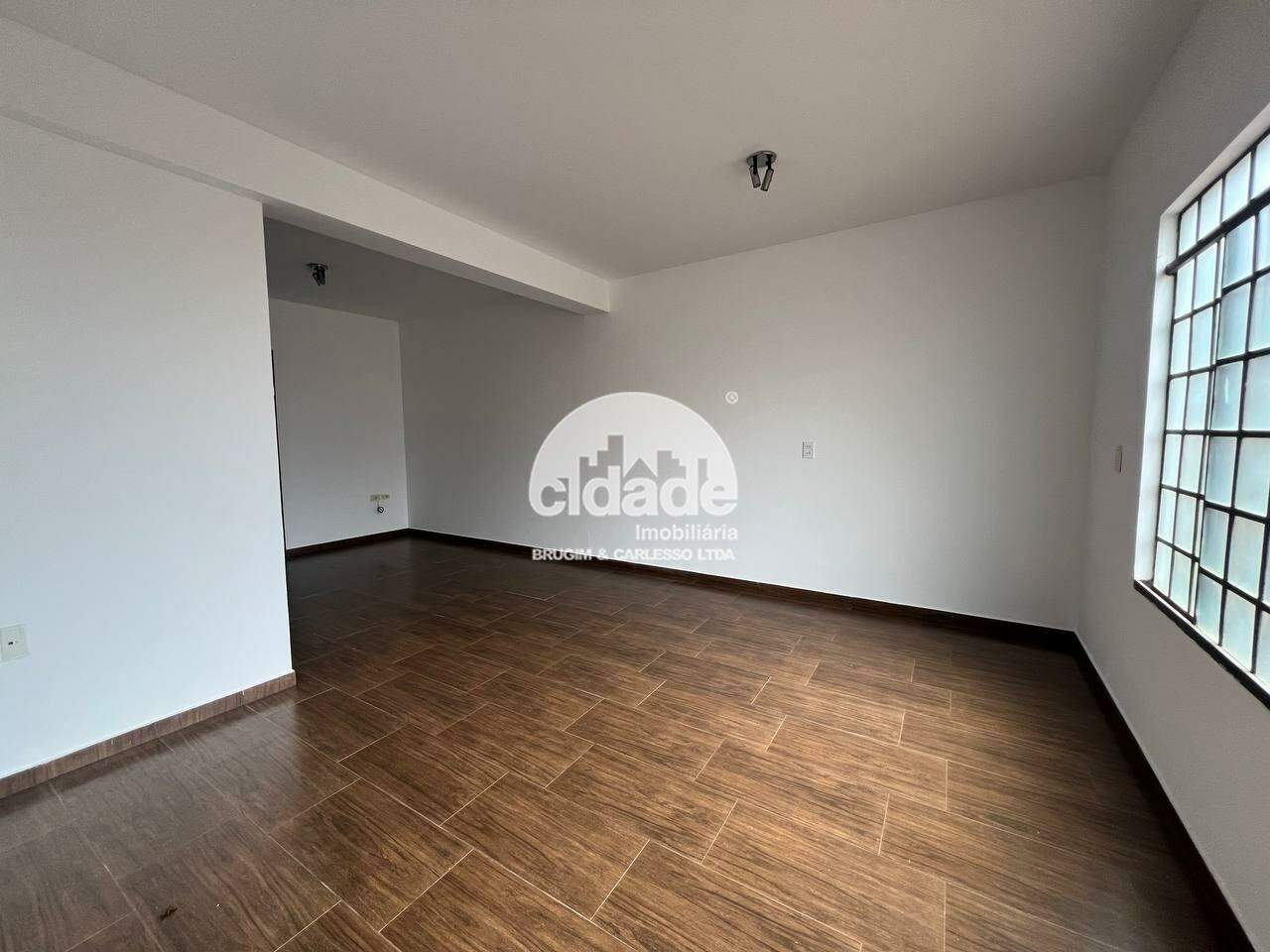 Sobrado à venda, 2 quartos, 1 suíte, 2 vagas, Santa Felicidade – Cascavel/Pr