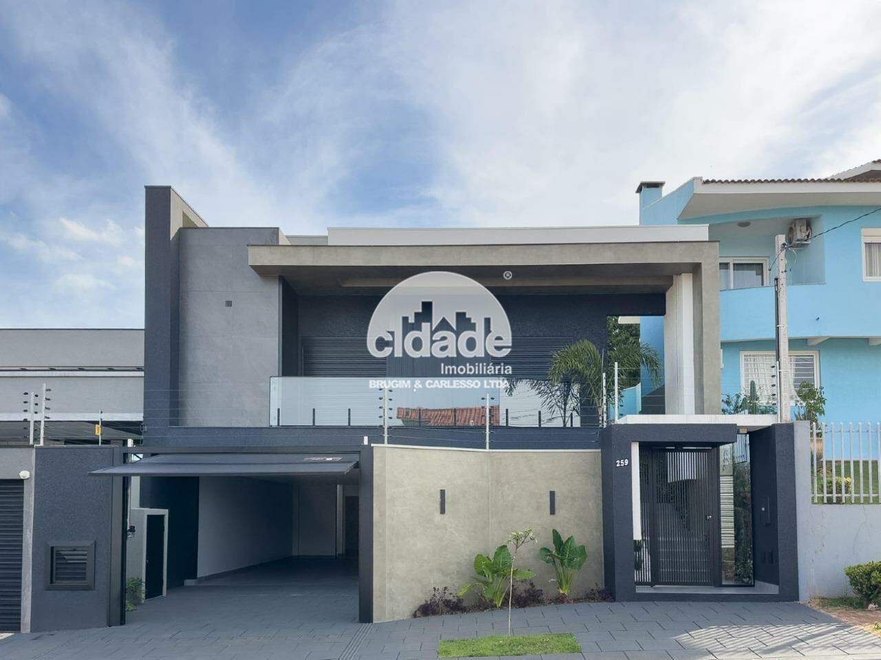 Casa de Alto Padrão à Venda – Região do Lago, Cascavel