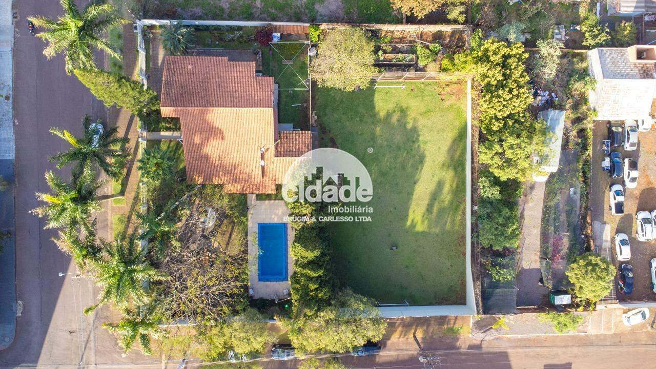 Terreno de Esquina à Venda no bairro Neva, em Cascavel/PR – 1.716,00 m²