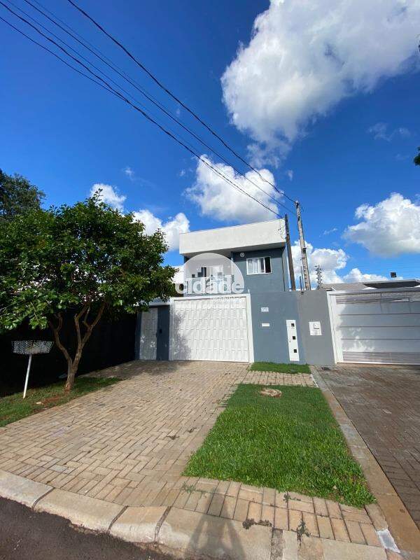 Sobrado amplo, moderno e muito bem localizado, ideal para quem busca conforto, segurança e praticidade no dia a dia.