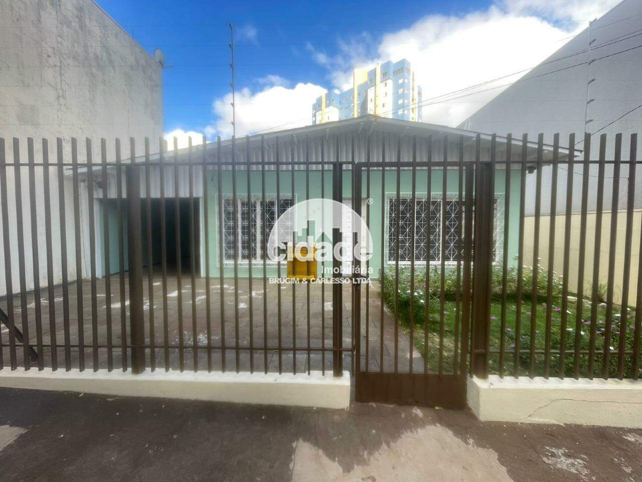 Casa para aluguel, 3 quartos, 1 suíte, Centro – Cascavel/Pr