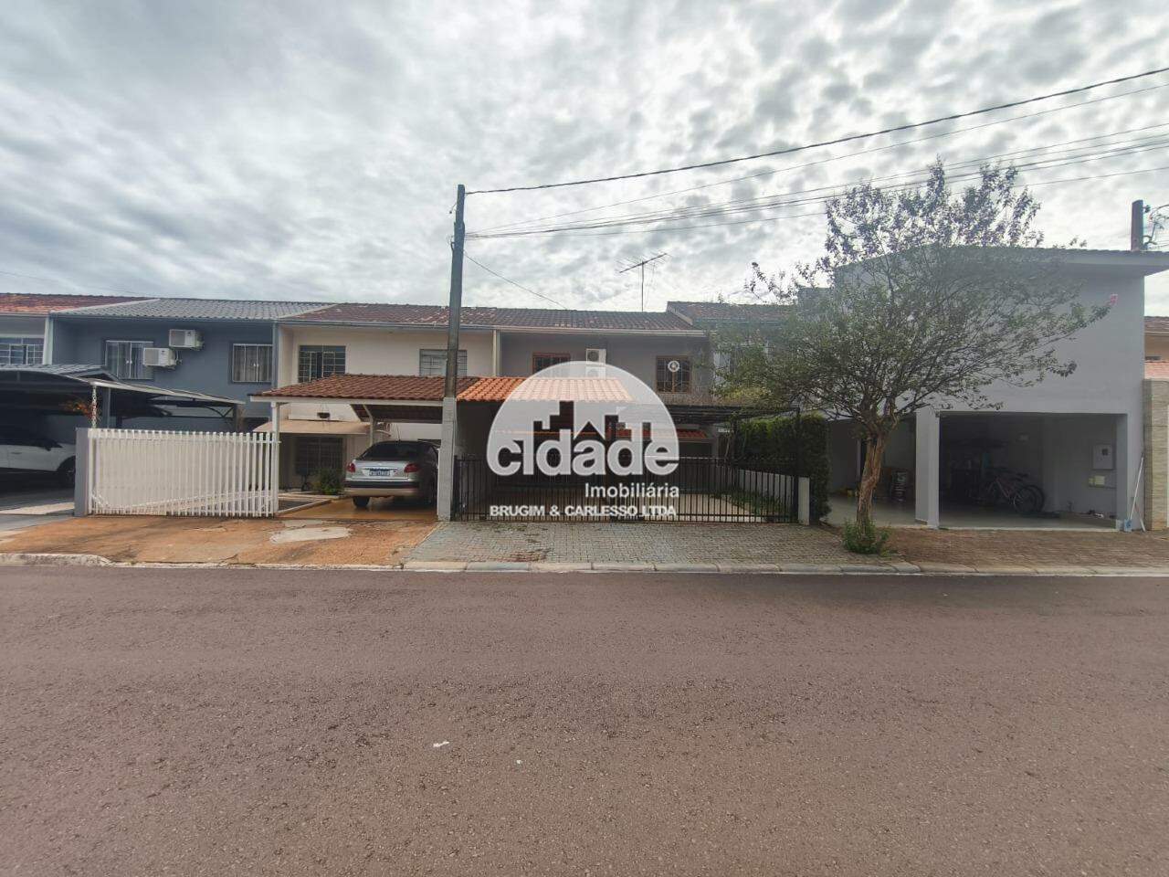 Sobrado em condomínio à venda no Bairro Cancelli, em Cascavel