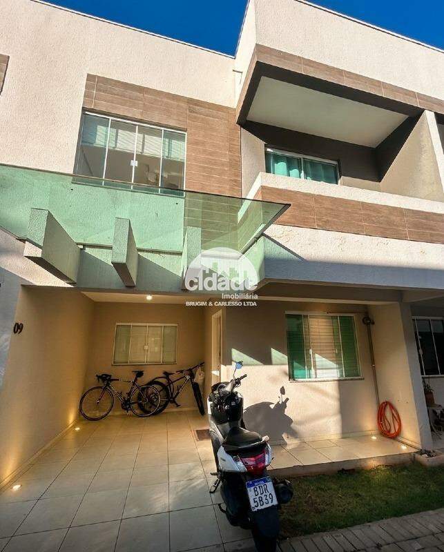 Sobrado em condomínio fechado, semimobiliado, com 3 quartos, 1 vaga de garagem, no bairro Parque Verde, em Cascavel/PR