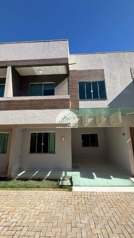 Sobrado em condomínio fechado, semimobiliado, com 3 quartos, 1 vaga de garagem, no bairro Parque Verde, em Cascavel/PR
