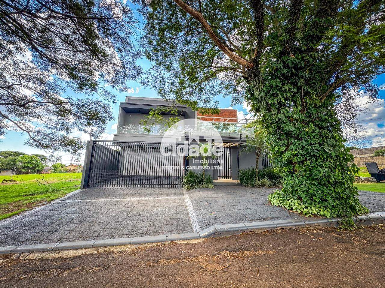 Sobrado à venda, 2 quartos, 2 suítes, 2 vagas, Canadá – Cascavel/Pr