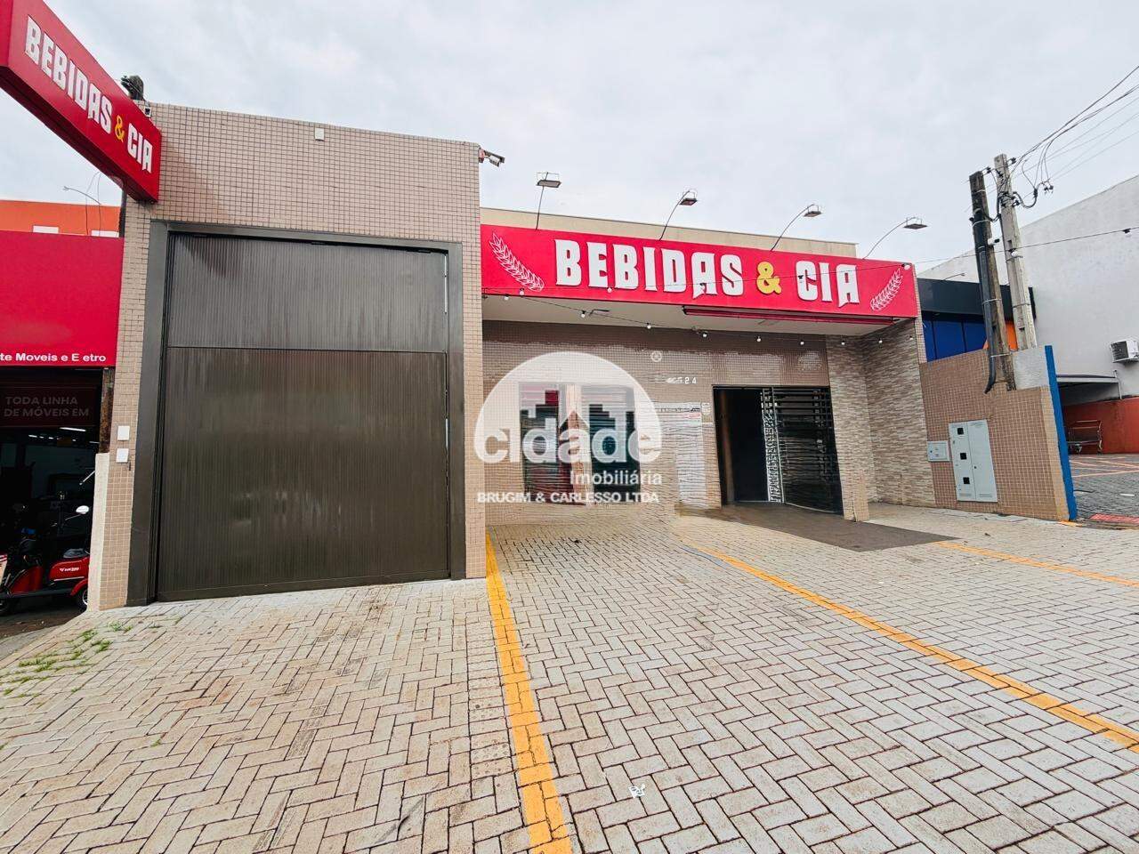 Terreno + Barracão a venda Bairro Floresta na avenida principal