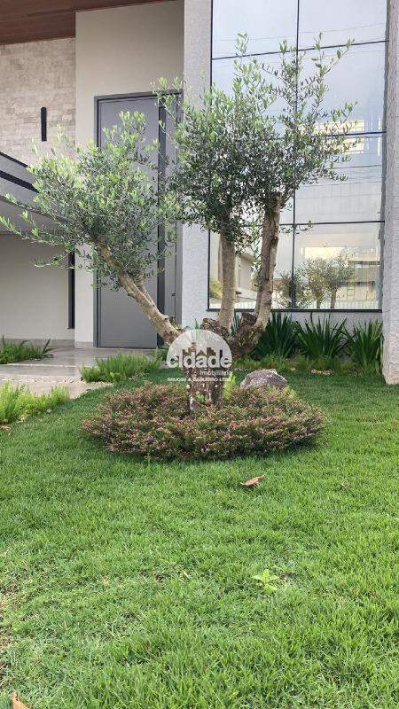 Sobrado no Residencial Treviso – Cascavel/PR 4 suítes + 3 vagas de garagem