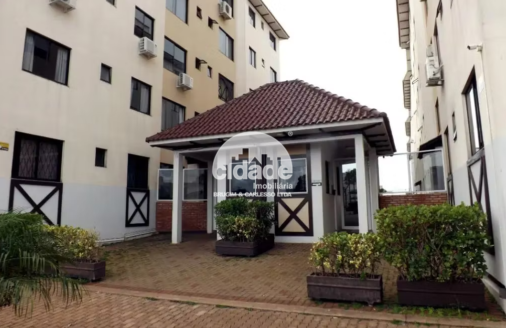 Apartamento térreo à venda no Recanto Tropical, em Cascavel, com 65 m², 2 quartos, móveis, ar-condicionado e excelente localização. Valor de R$ 380 mi