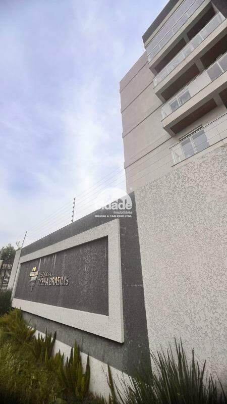 Apartamento semimobiliado à venda, com 62,35 m² privativos, 2 quartos, 1 banheiro, ar-condicionado e 1 vaga de garagem.