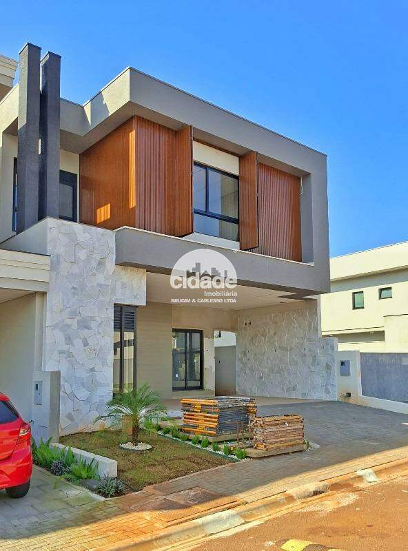 Sobrado de Alto Padrão à Venda no Condomínio Vila Firenze – 3 Suítes, Piscina e 208,80 m²