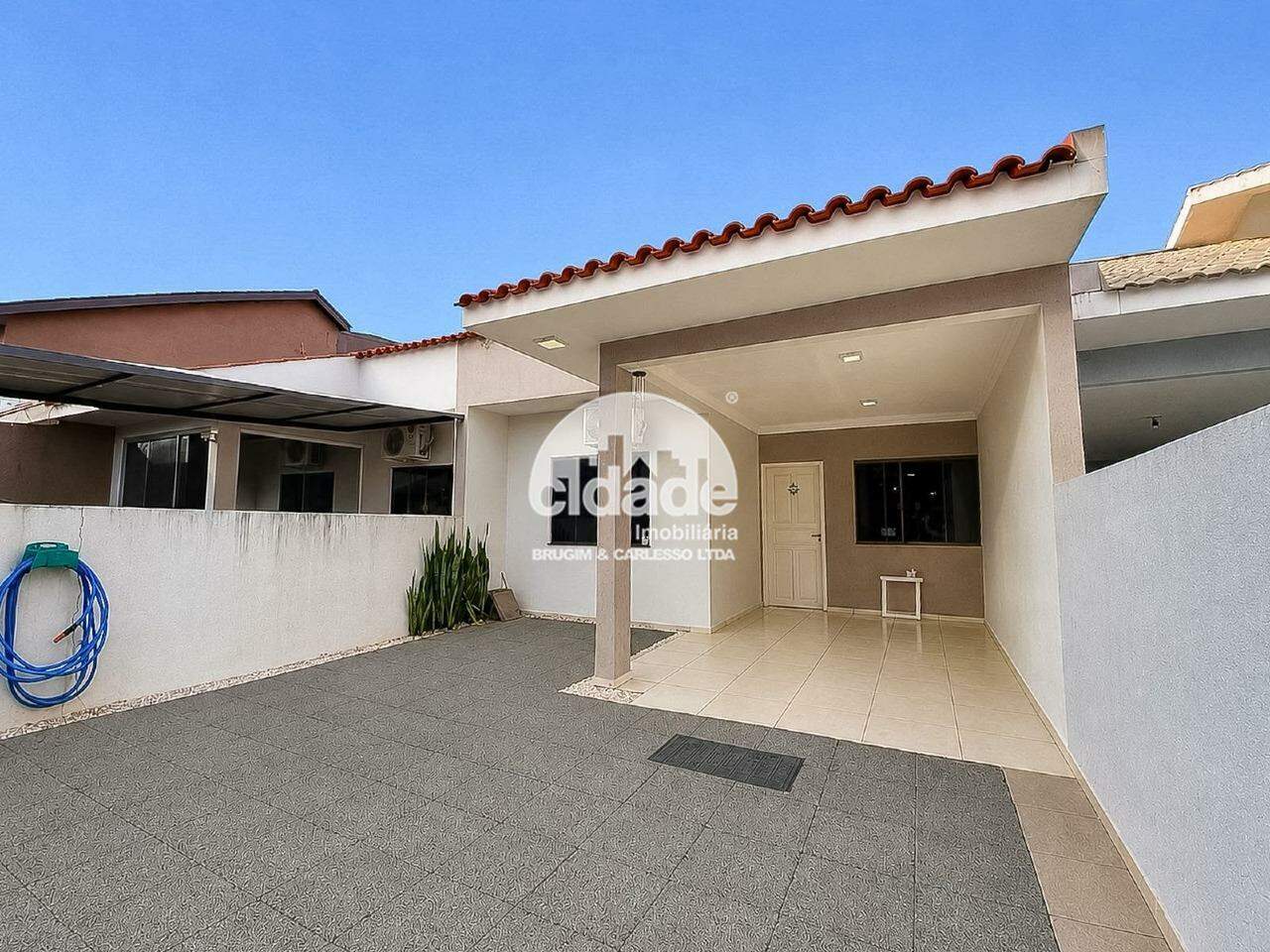 Sobrado residencial à venda no Bairro Pioneiros Catarinenses, em Cascavel/PR