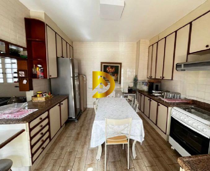 Casa à venda no Mercês: 