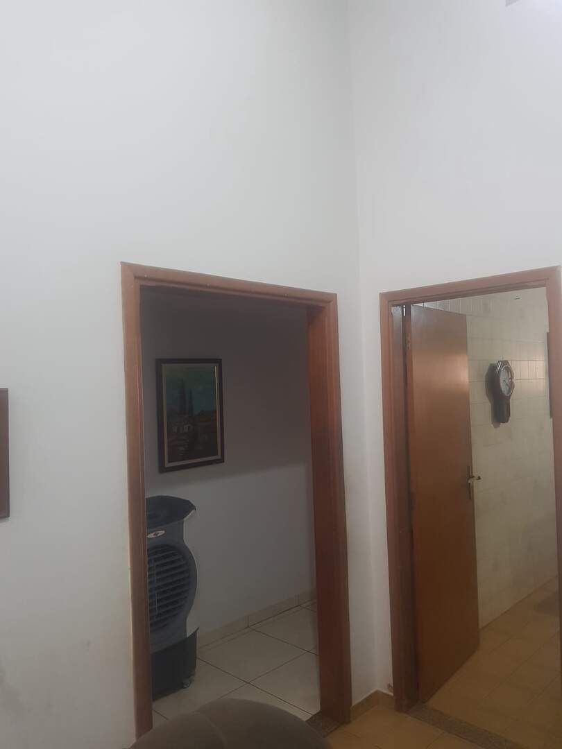 Casa à venda no Centro: 0a4d3793-2b5e-4306-a54d-a7c6970b83bf.jpg