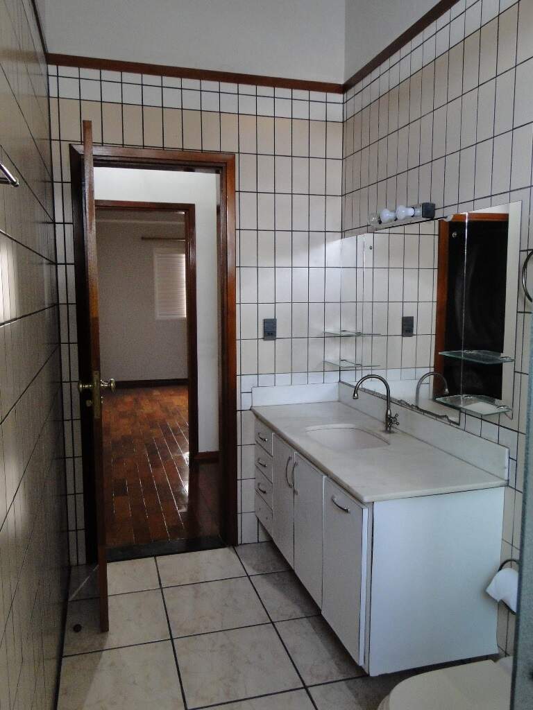 Casa à venda no JARDIM ACLIMAÇÃO: banheiro social.jpg