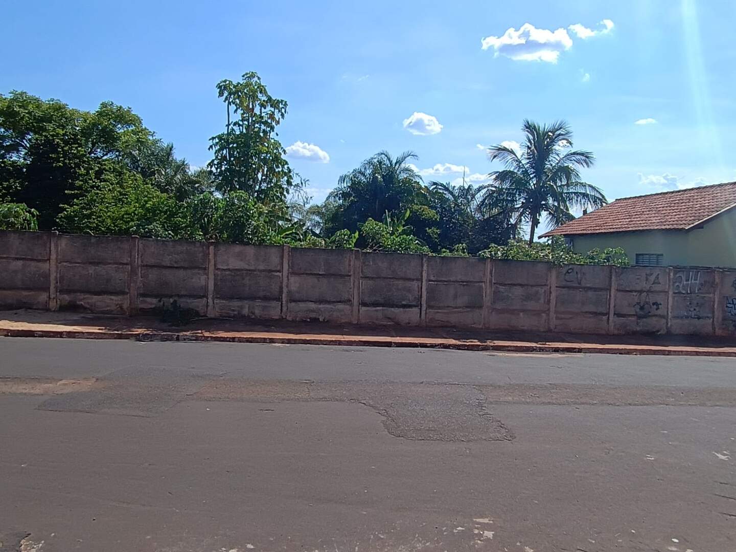 Terreno à venda no Jardim Avenida: 20e67d46-7815-4ab7-a2d3-e05581eacec6.jpg