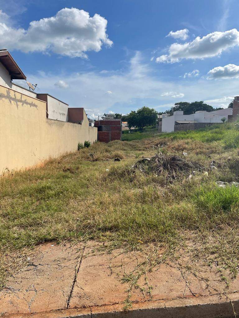 Terreno à venda no JARDIM DO BOSQUE: 1db42927-4657-47c1-b947-131919fa722e.jpg