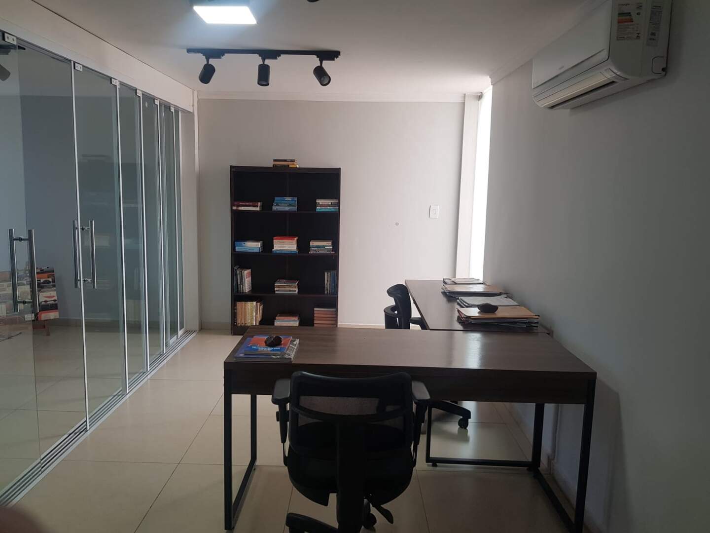 Casa à venda no Centro: d599e0ae-3ea7-42fe-99c1-ce8bbc93a79a.jpg