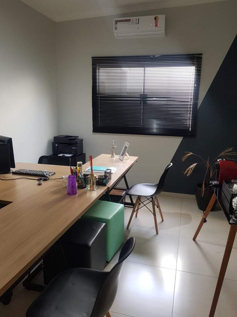 Casa à venda no Centro: ce3a6269-3a5d-410f-8de7-f17d9382e1cb.jpg