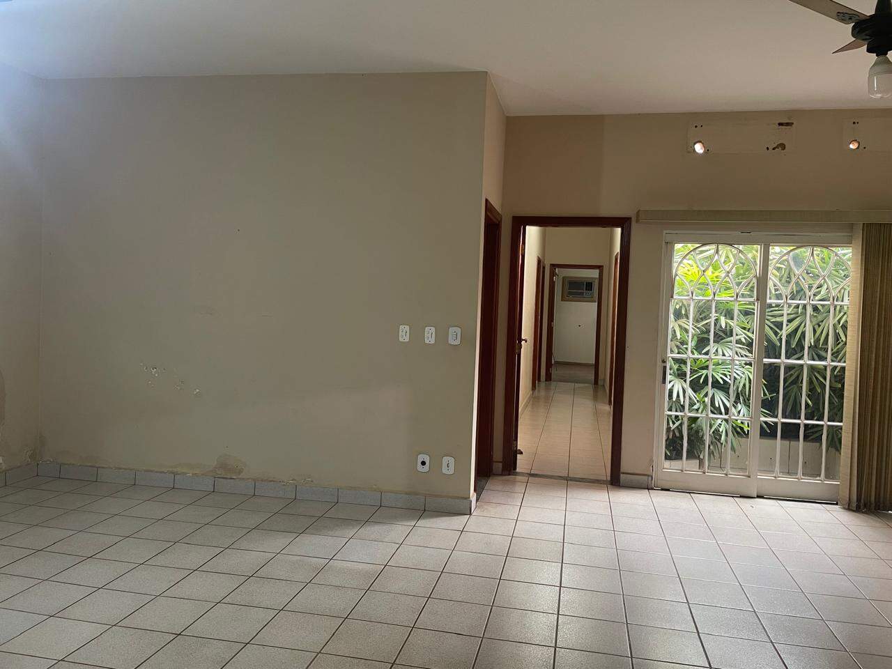 Casa à venda no Centro: 9de5011f-77ca-4bd6-939c-e23334390206.jpg