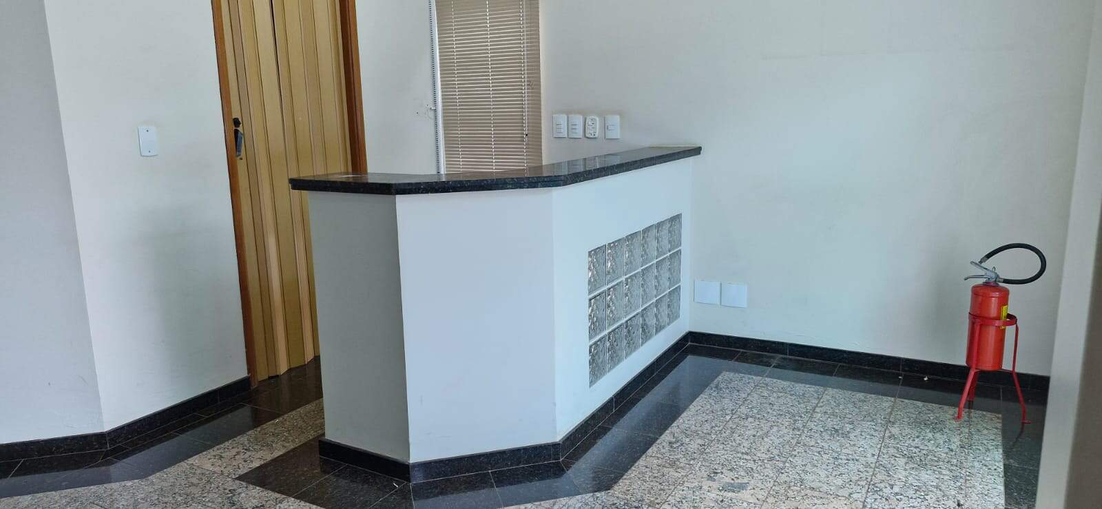 Prédio à venda no Centro: 5339f202-87f5-4dae-832f-d6c7360bed5d.jpg