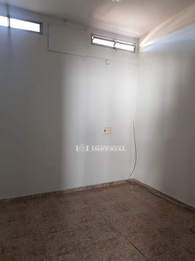 Casa à venda no Centro: 1a53f9c1-9cdf-4374-b1fc-e68e9c5087b0.jpg