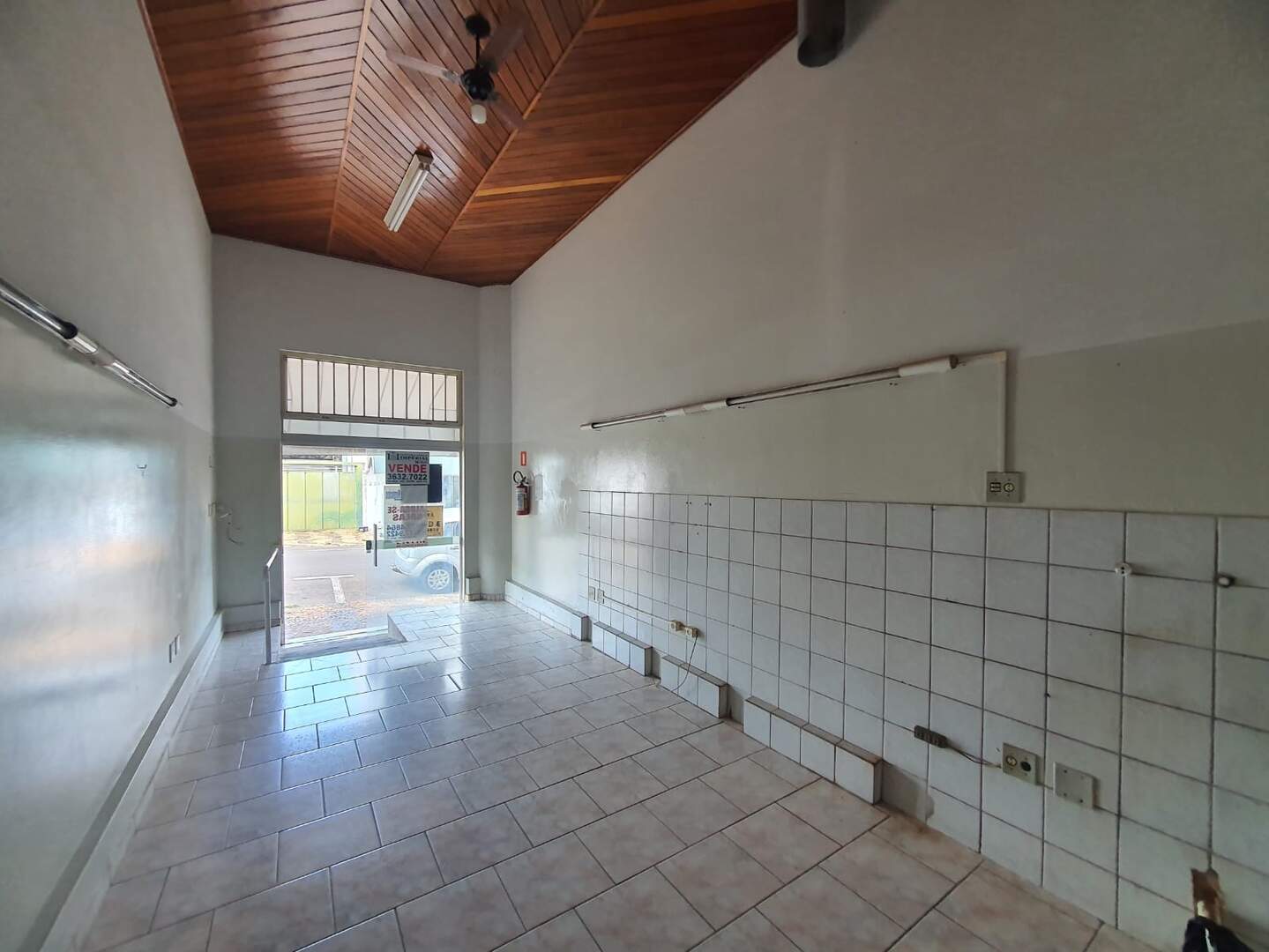 Salão para aluguel no Centro: WhatsApp Image 2025-03-14 at 14.32.54(1).jpg