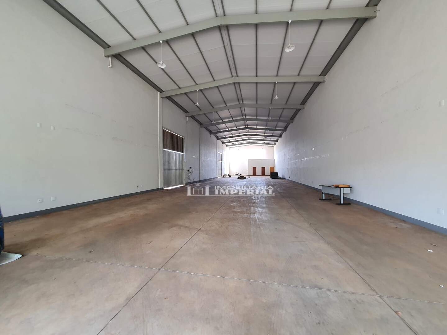 Salão para aluguel no Jardim Santo Expedito: WhatsApp Image 2025-11-05 at 09.04.46(3).jpg