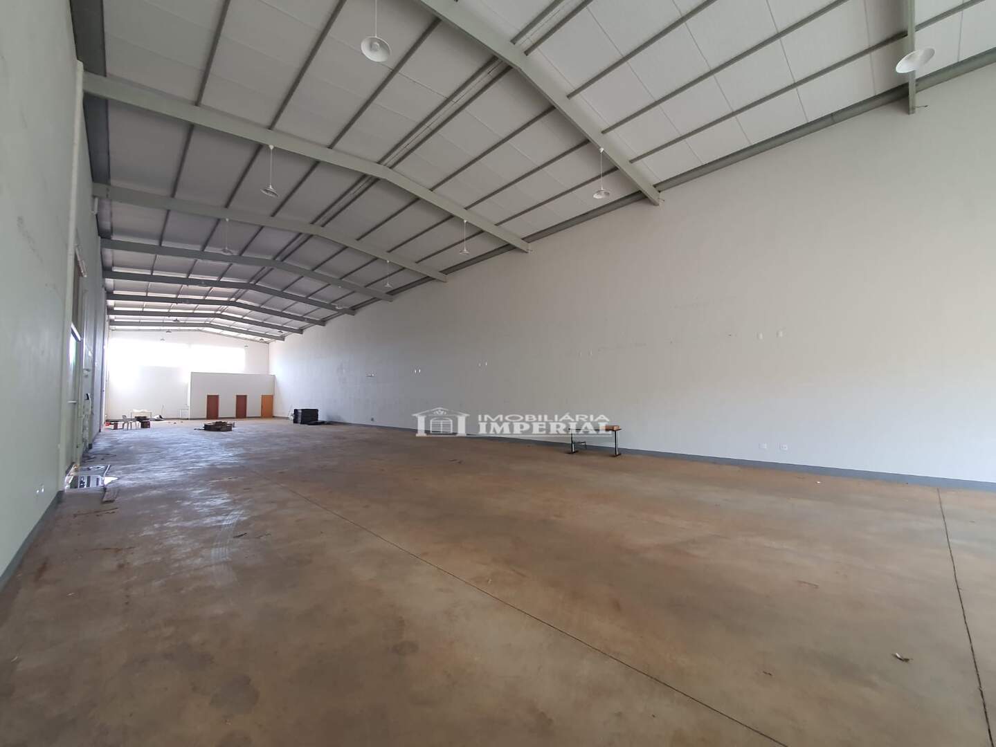 Salão para aluguel no Jardim Santo Expedito: WhatsApp Image 2025-11-05 at 09.04.46(5).jpg