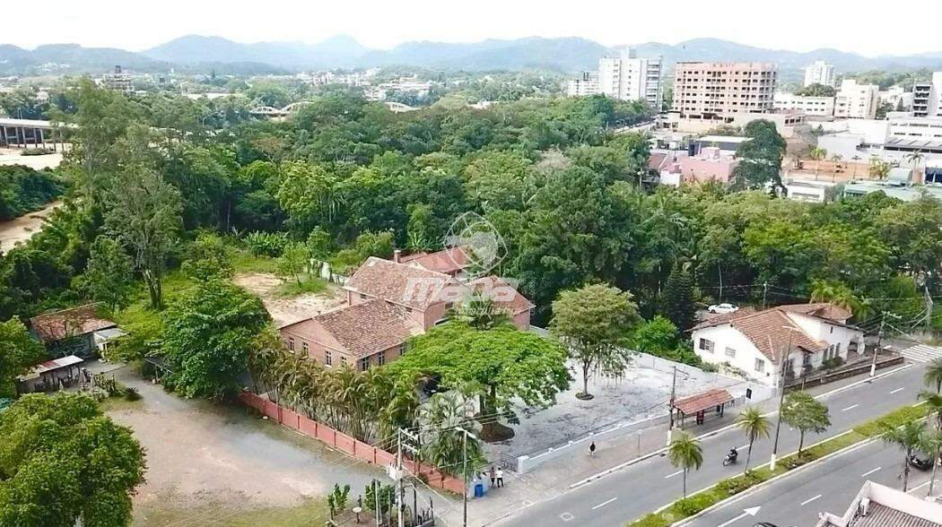 CASA IMPONENTE PARA LOCAÇÃO - 1.154 m AO LADO DO CENTRO — foto 4