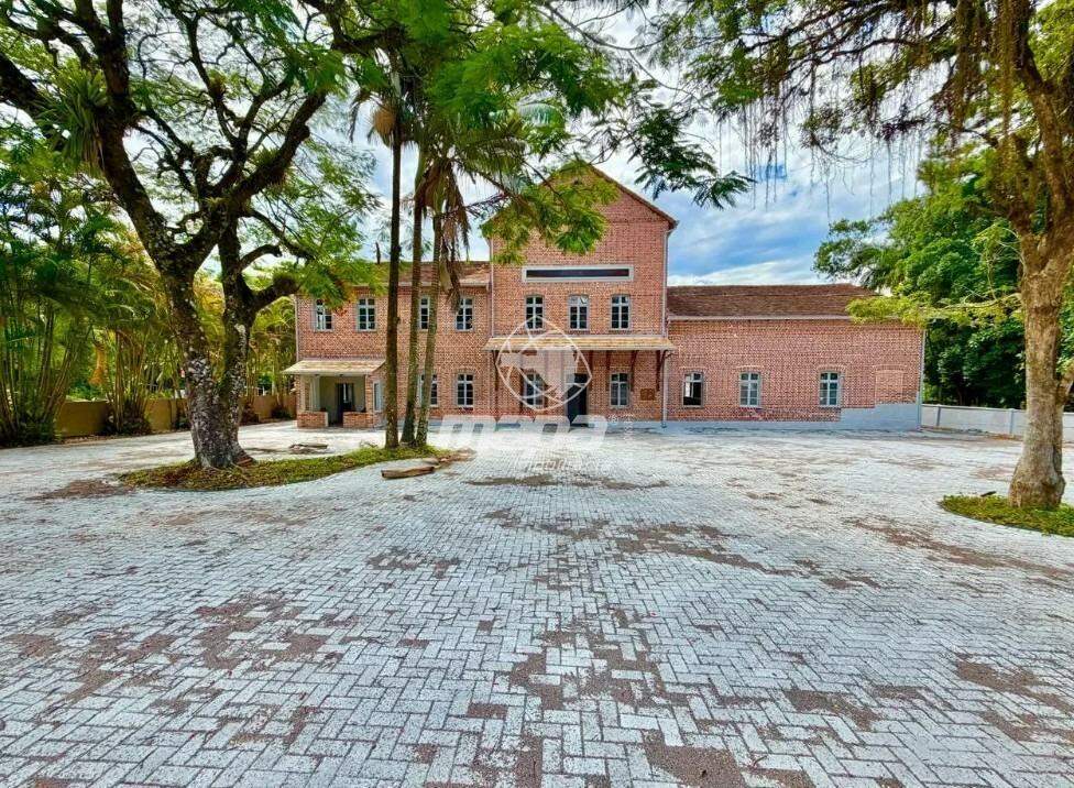 CASA IMPONENTE PARA LOCAÇÃO - 1.154 m AO LADO DO CENTRO — foto 2