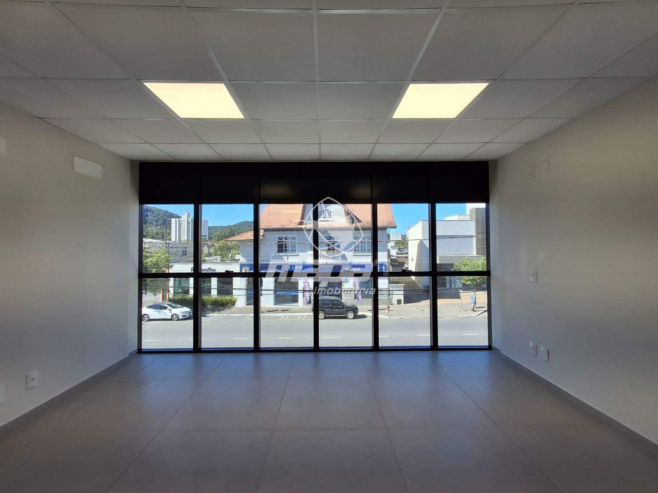 Sala comercial para locação no centro de Indaial! — foto 2