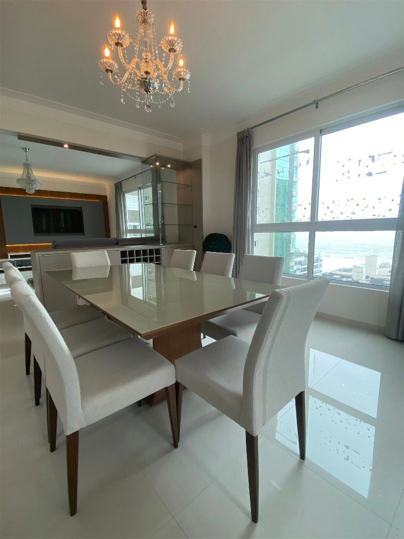 Apartamento à venda no Meia Praia: 