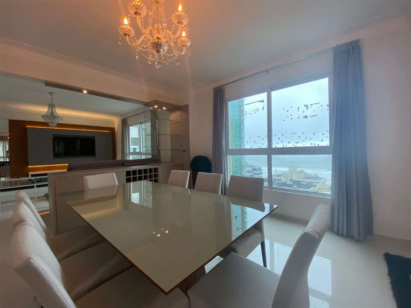 Apartamento à venda no Meia Praia: 