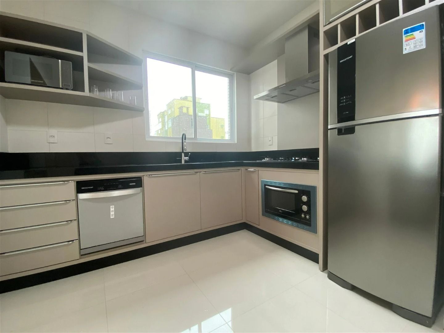 Apartamento à venda no Meia Praia: 